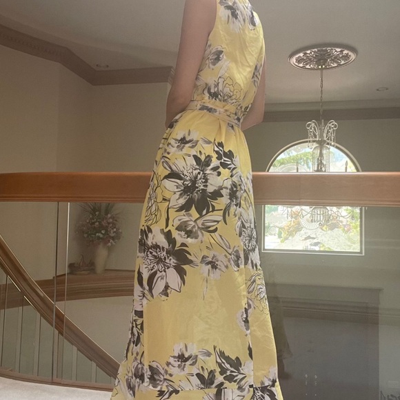 Banana Republic womens yellow floral maxi dress no size tag but fits like M or 6 - Picture 3 of 4
